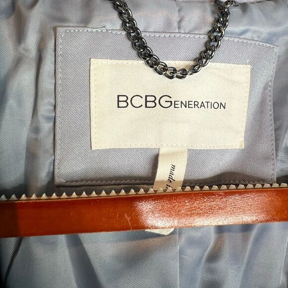 This is a BCBGeneration Envelope Collar Trench Coat in a light blue or chambray - Picture 6 of 10